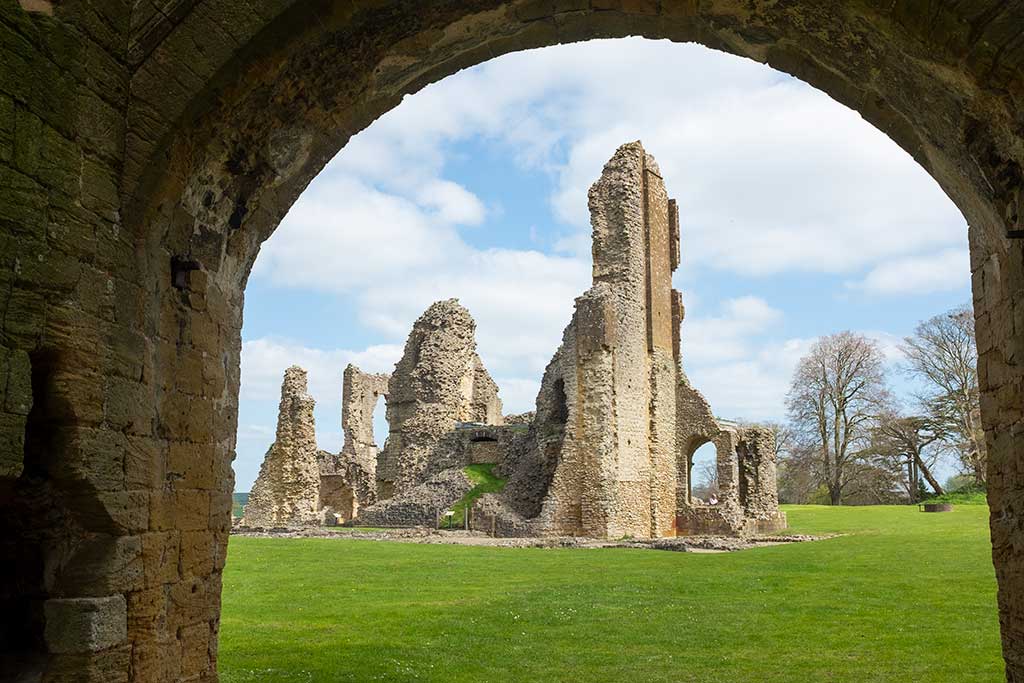 Sherborne Old Castle - Visitor Information & Ticket Prices | Dorset Guide